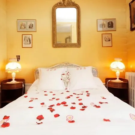 Fantastic Old City Apartment *